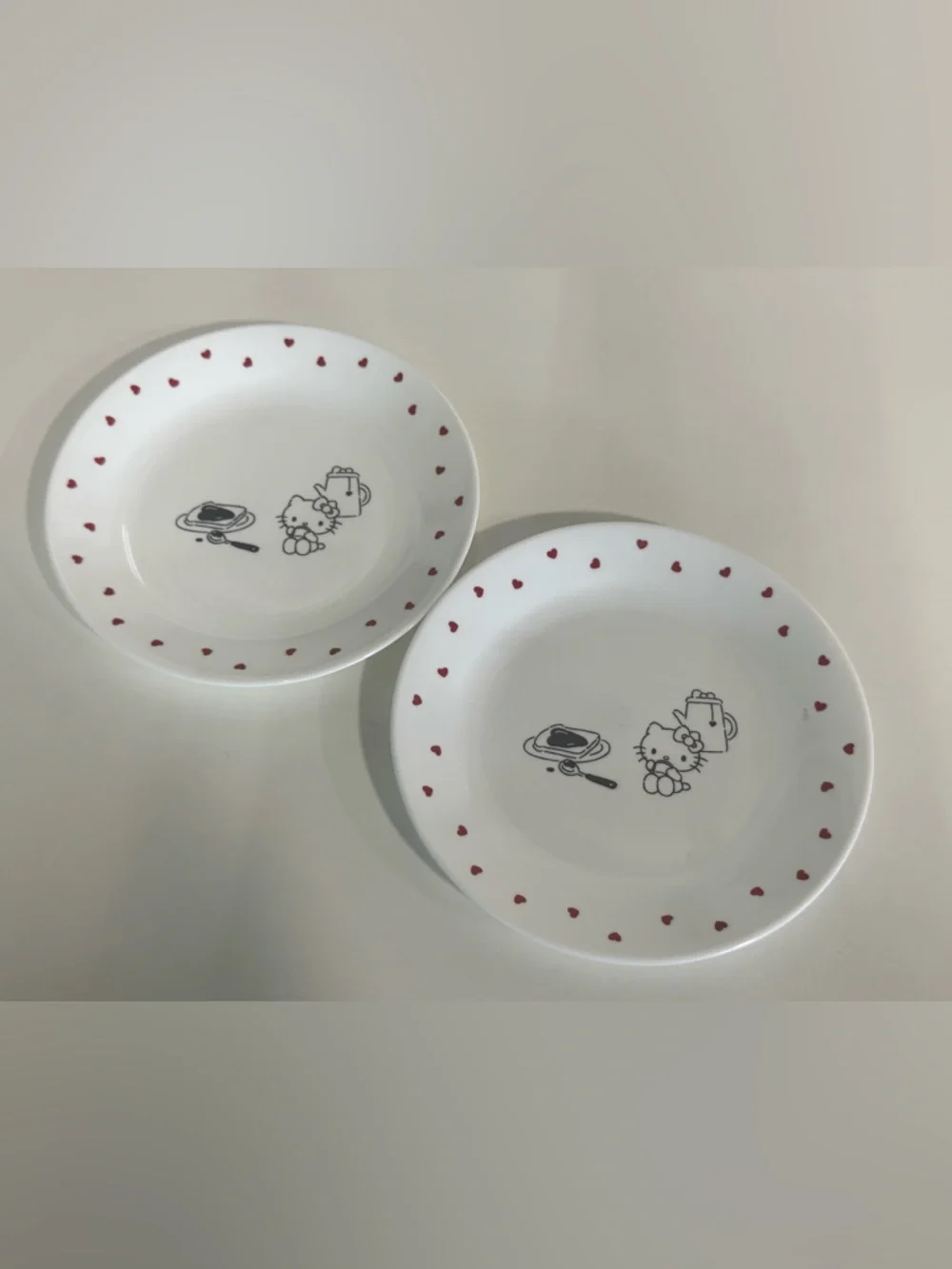 2 CT LOT NOS Corelle Hello Kitty Piece Salad / Dinnerware Plate 8.5” W Red Heart